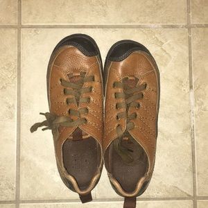 Earth Leather Tennis Shoes Size 8
